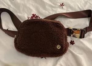 Lululemon Sherpa Fanny Pack thumbnail 1