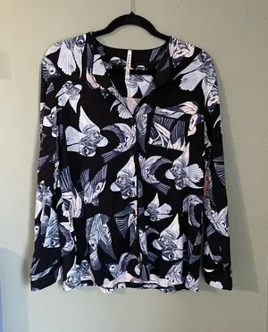 New Soma Piped Long Sleeve Notch Pajama Top Size Medium Whimsical Wings Black thumbnail 1