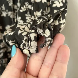 Old Navy Blouse Button Down Short Sleeve Gray Cream Floral Print Business Casual thumbnail 6