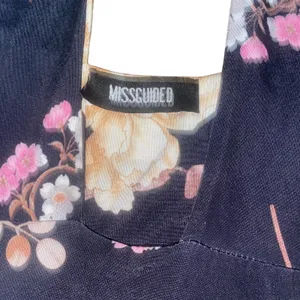 Missguided Navy Blue Floral Sleeveless Halter Midi Dress Women's Size US 8 thumbnail 3