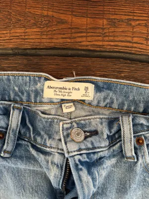 Abercrombie 90s Straight High-Rise Jeans Ultra Curve Love thumbnail 2
