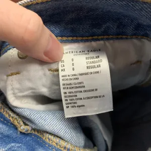 American Eagle Mom Jeans Womens Size 0 Ripped Distressed Light Wash Denim Casual thumbnail 8