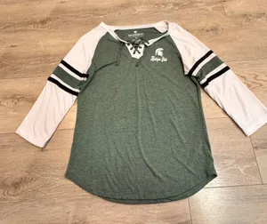 Colosseum Michigan State Spartans Lace‎ Front Raglan Shirt Green Medium M thumbnail 1