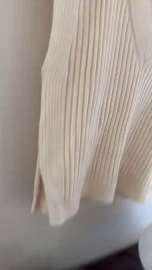 H&M White Sweater Vest thumbnail 5
