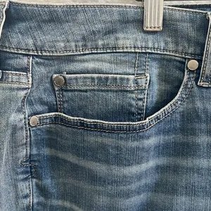 Torrid 5 INCH VINTAGE STRETCH MID-RISE SHORT SIZE 26 thumbnail 5