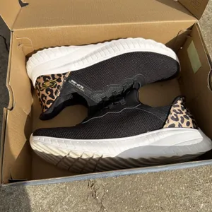Skechers BOBS Sport Hands Free Slip-Ins Womens 8 Black Leopard NIB Memory Foam thumbnail 3