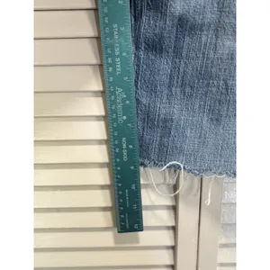 Levi's Misses Cutoff Denim Jean Shorts Med Wash Size 8 Mid Rise Raw Hem‎ Zip thumbnail 4