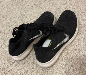 Nike tennis shoes thumbnail 2