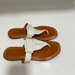 UGG Women's Gaila Slip‎ On Sandal Size 9 thumbnail 2