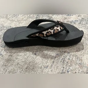 The Healing Sole by Dr. Meredith Warner Original Flip Flops Leopard Women's 9.5 thumbnail 5