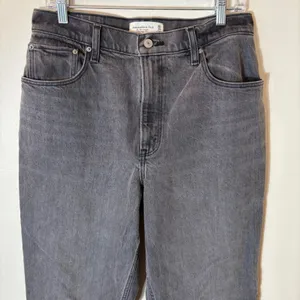 Abercrombie & Fitch Curve Love 90s Straight Ultra High‎ Rise Jeans Grey 30/10R thumbnail 2