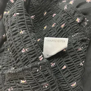 Princess Polly Black Daisy Floral Sheer Long Sleeve Smocked Cropped Top Size 2 thumbnail 7