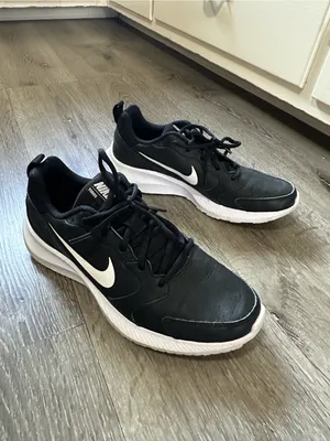 Nike Women’s Black and White Athletic Sneakers thumbnail 2