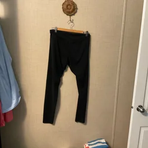 Old Navy Black Activewear Leggings thumbnail 2