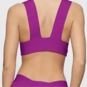 SKIMS (B10) NWT - Lollipop knit plunge top only thumbnail 4