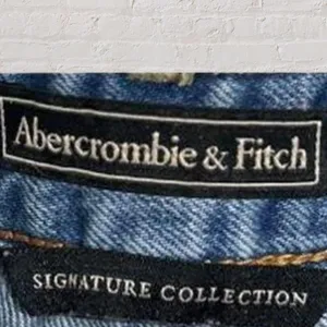 Abercrombie & Fitch Signature Collection Distressed Skinny Jeans Size 28R thumbnail 2