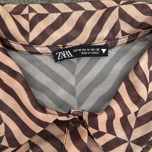 Women’s Zara Brown Patterned Shirt‎ medium thumbnail 2