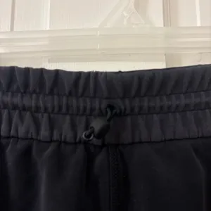 Lululemon Softstreme High-Rise Shorts Sz 4 Black Athletic Yoga‎ Lounge thumbnail 4
