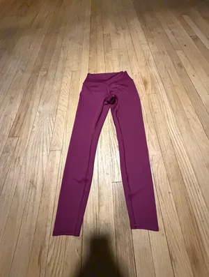 Alo Yoga High-Waisted Leggings Airlift Wild Berry thumbnail 7