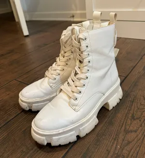 Steve Madden Boots thumbnail 1