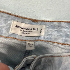Abercrombie &‎ Fitch The Loose Short Light Wash 36 Curve Love High Rise Casual thumbnail 4
