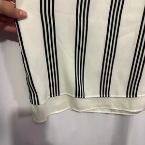 Ann Taylor Black White Striped V-Neck Sleeveless Blouse Layered Hem Top S thumbnail 2