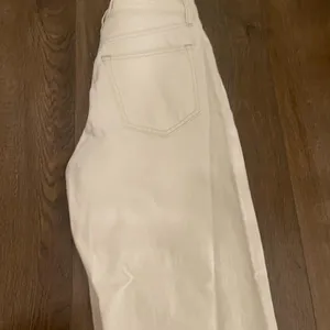 Abercrombie Women's White Jeans thumbnail 5