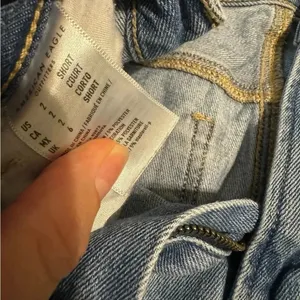 American‎ eagle distressed jeans thumbnail 2
