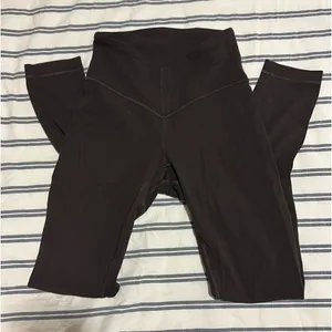 Espresso v cut lululemon aligns thumbnail 1