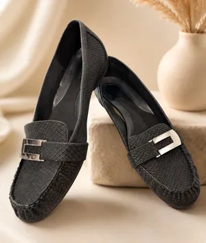 Calvin Klein Flats Women KADYN 10M Black Slip On Casual Shoes EUC thumbnail 1