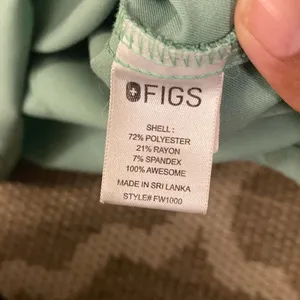 Figs scrubs top women’s size extra small thumbnail 4
