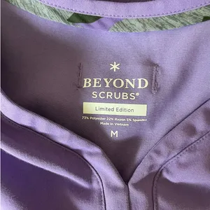 Beyond Scrubs Women Top‎ M Purple Medical Uniform Nurse Workwear Dental Casual thumbnail 2