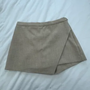 Aritzia Babaton Skirt thumbnail 2