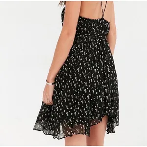 Kimchi Blue Urban Outfitters Black Floral Smocked High Low‎ Mini Dress Large NWT thumbnail 2