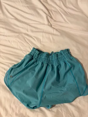 Lululemon Hotty Hot Shorts 2.5" High-Rise thumbnail 2