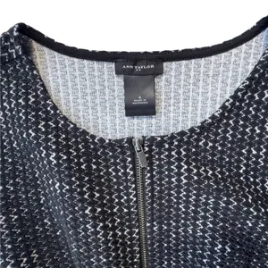 Ann Taylor Zigzag Textured Knit Front Zip Dress Womens 6 Fit & Flare Black White thumbnail 4
