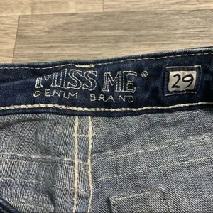 Miss Me Boyfriend Capri Jeans; 29 Women’s thumbnail 6