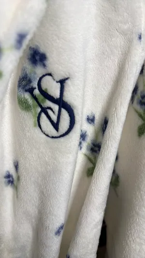 Victoria's Secret Robe thumbnail 2