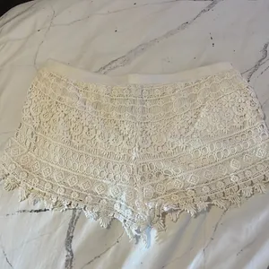 White Crochet Shorts from H&M thumbnail 2