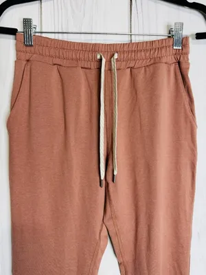 Vuori Women’s Terracotta Performance Jogger Pants Size XS (26 x 24) thumbnail 2