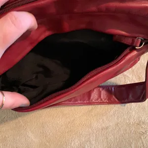 Perlina Leather Oxblood Purse with Adjustable Strap thumbnail 7