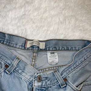 Levi’s 560 Light Wish Denim Cutoff Shorts size 33 thumbnail 4