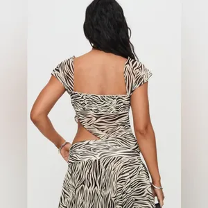 NWT Lioness Women’s District Sheer Asymmetrical Top in Zebra Print Size XL thumbnail 4