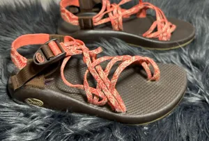 Chacos ZX/2 Vibram Brown Base w/ Red/Woven Printed Straps Sandals Coral Sz 9 thumbnail 1