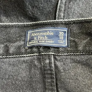 Abercrombie Natural Rise Denim Shorts Black Washed Cuffed Hem Y2K Casual Size 30 thumbnail 4