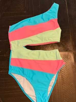 Cupshe Women's Medium M NWT Color Block One Shoulder Cutout One-piece Swimsuit thumbnail 2
