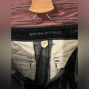 Dark Washed, Straight Legged. Size 28. thumbnail 6