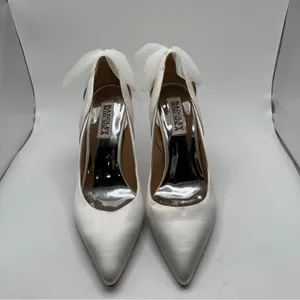Badgley Mischka Kinsley Pointed Toe Bridal Shoes with Bows white silk SZ 9 NWOB thumbnail 4