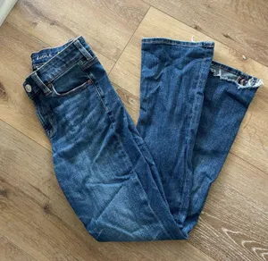 American Eagle Low-Rise Bootcut Jeans thumbnail 1