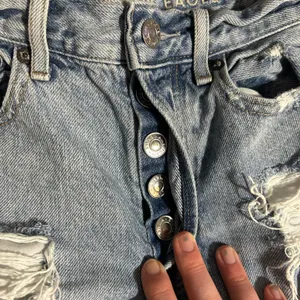 American Eagle 90s Boyfriend Distressed 100% Cotton Jean Shorts Size 0 thumbnail 7